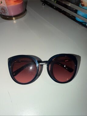 Women's Round Frame Sunglasses in Dark Blue with Rose Lenses